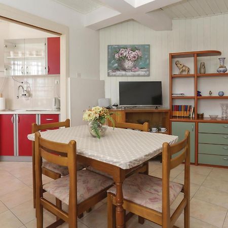 2 Bedroom Stunning Apartment In Kastel Kambelovac Каштела Экстерьер фото